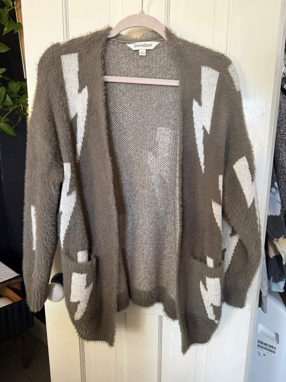 DAVI & DANI Taupe and White Lightning Bolt Open Cardigan